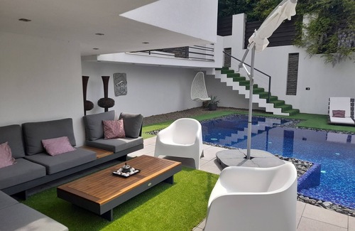 Budaors Villa | VILLA with JAKUZZI + SAUNA + POOL for families, couples and groups of friends.n