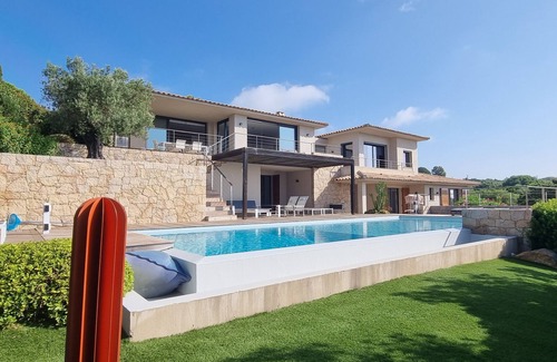 Cirendinu Villa | Villa with panoramic sea view and beach within walking distance Private estate in Punta d'Araso