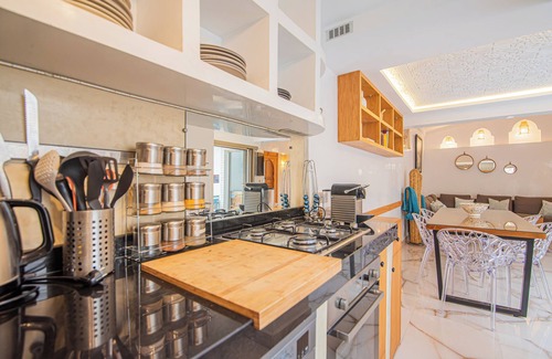 Swiss City Villa | Villa with pool 10 minutes from the beach!