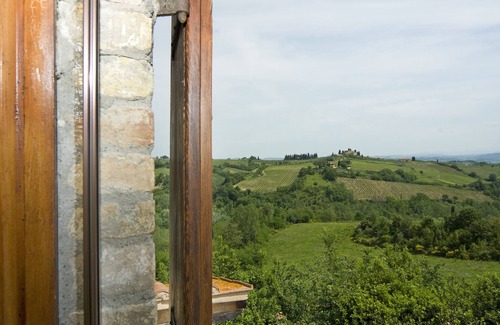 San Gimignano Villa | Villa with pool, 4 rooms en suite, WiFi A/C, walking distance from San Gimignano