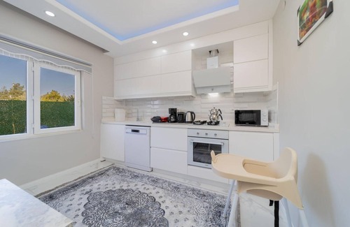 Kepez Apartment | Villa with Pool and Backyard in Kepez