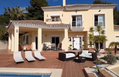 Alhaurin el Grande Villa | Villa with Pool and Boule right on Alhaurin Golf
