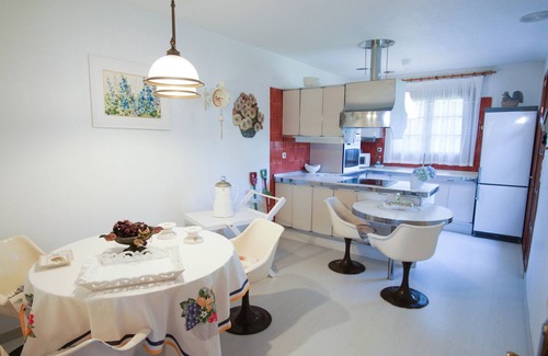 Bembrive Ski Chalet | Villa with pool and garden of 200 meters