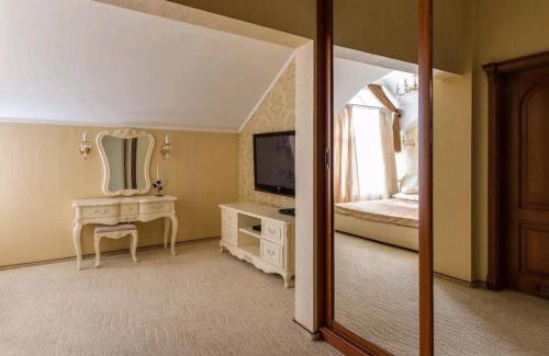 Hlibivka Villa | Villa with pool and garden