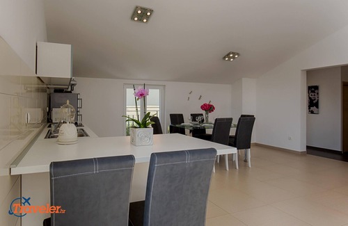 Vrh Villa | Villa with pool, children's playground, garden - TRAVELER Reiseburo Krk - ID 2138