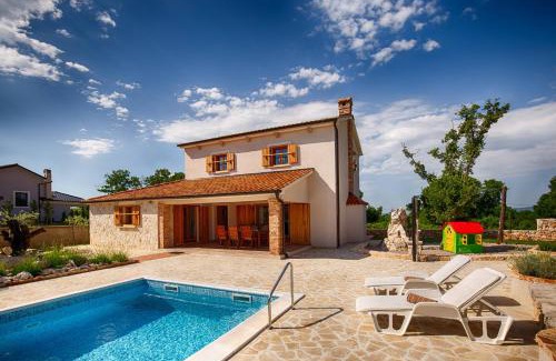 Kras Villa | Villa with pool, garden, in a quiet small village - by Traveler tourist agency Krk - ID 2179