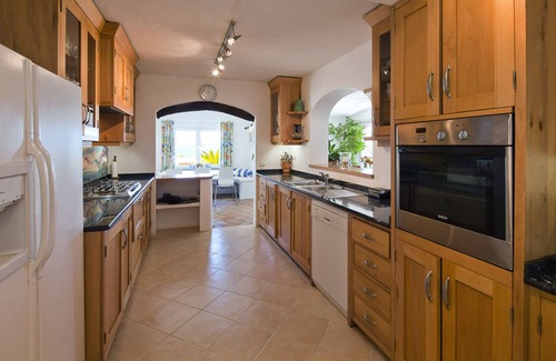 Lagos Villa | Villa With Private Pool, Tennis Court And Sea Views