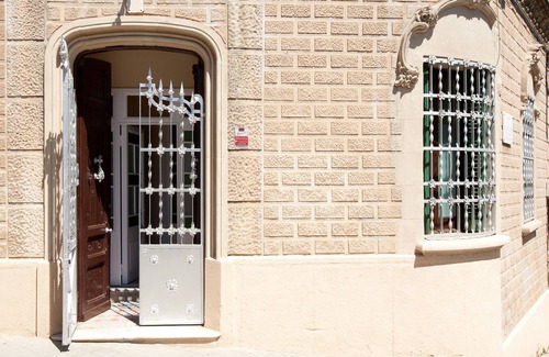 El Guinardo House | Villa with private garden and pool,big terrace-solarium,pergola