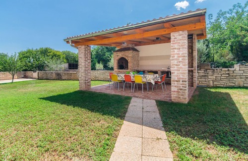 Selina Cabin | Villa with private pool, large garden and BBQ in quiet village