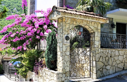 Donji Morinj Villa | Villa With Private Pool And Jacuzzi