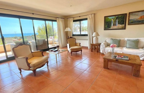Tarragona Villa | VILLA WITH PRIVATE POOL IN FRONT OF THE SEA, BARBECUE IN TARRAGONA