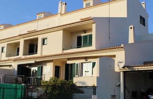 Urbanizacao dos Calicos Villa | Villa with Private Pool, Pool Table. 7 Beds- 5 double 2 single, sleeps 10