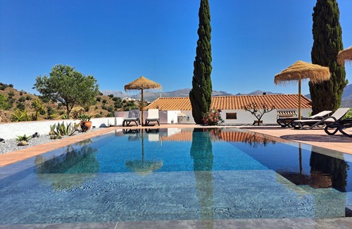 Vinuela Villa | Villa with private pool, 10 people, 5 bathrooms