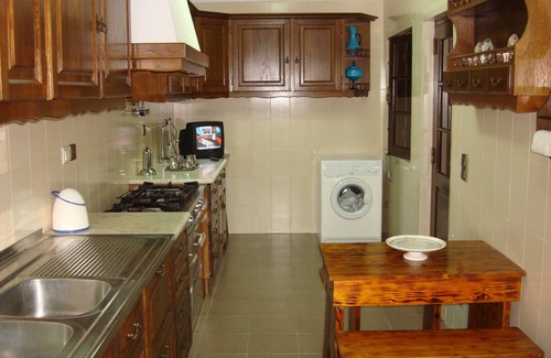 Alcobaca Villa | Villa with Private Pool and Tennis Court
