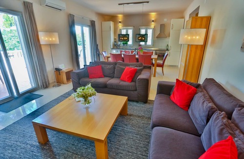 Bobovisca Villa | Villa with private pool, BBQ and harbour view (2 kayaks/2 supboards)