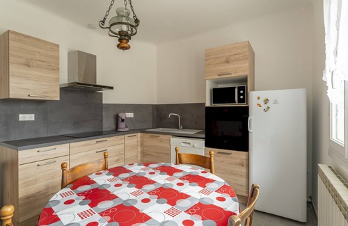 Lapalud Villa | Villa with Private Terrace & Wi-Fi