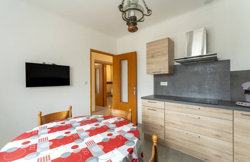 Lapalud Villa | Villa with Private Terrace & Wi-Fi