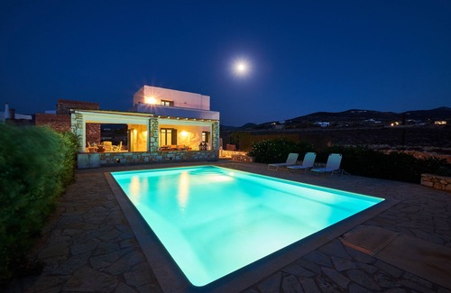Parasporos Villa | Villa with private wind-sheltered pool, fab seaviews, walking distance to Beach