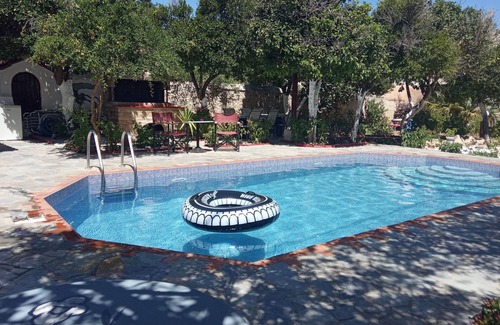 Pigi Villa | VILLA WITH PRIVE POOLGARDEN AREA, bbq , wi-fi, near sea , town, local tavern