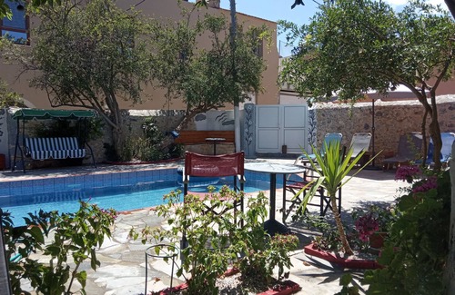 Pigi Villa | VILLA WITH PRIVE POOLGARDEN AREA, bbq , wi-fi, near sea , town, local tavern