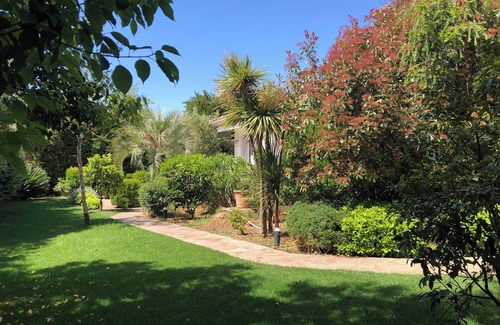 Isolella Villa | Villa with seafront garden, rare location