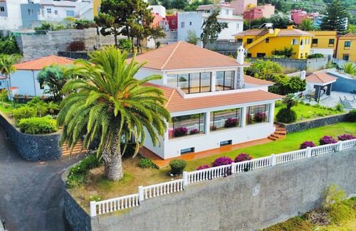 Montijos Villa | Villa with spa facilities(sauna, floating tank)&outdoor heated jacuzzi with BBQ