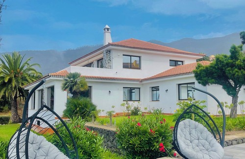 Montijos Villa | Villa with spa facilities(sauna, floating tank)&outdoor heated jacuzzi with BBQ