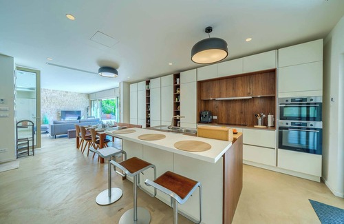 Bobovisca Villa | Villa With Sundeck and Alfresco Dining