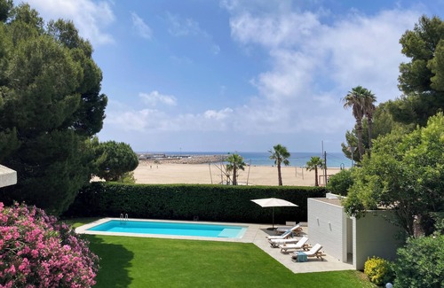 El Roc de Sant Gaieta Villa | Villa with swimming pool in front of the sea