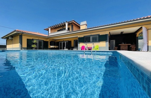 Seixal House | VILLA WITH SWIMMING POOL seixal