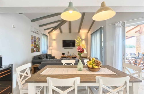 Muzini Villa | Villa with swimming pool, sauna and playground