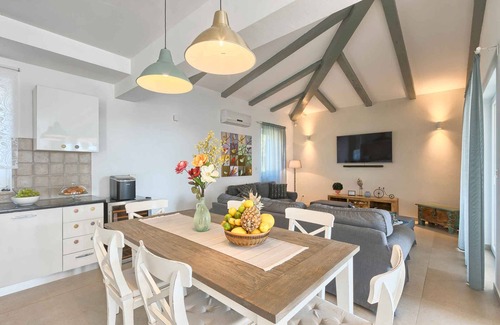 Muzini Villa | Villa with swimming pool, sauna and playground