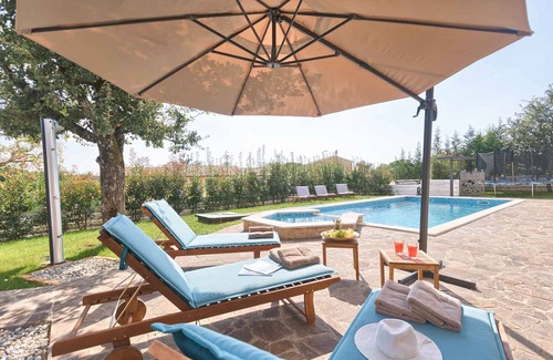 Muzini Villa | Villa with swimming pool, sauna and playground