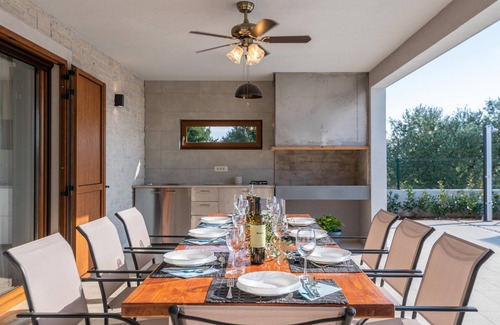 Peroj House | Villa with swimming pool, 500 m from the sea, TOP LOCATION, barbecue, washing machine, dishwasher