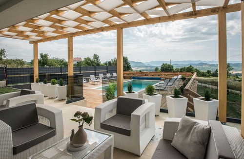 Udbina Villa | Villa with TWO pools