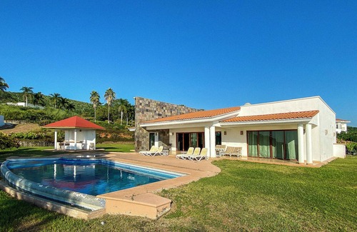 Santa Cruz Villa | Villa with wonderful ocean view and private pool, ideal for the whole family.