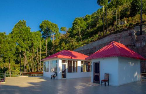 Sabathu Villa | Villa Woodside Meadows by VEO - 3 BR Hillside Retreat in Kasauli