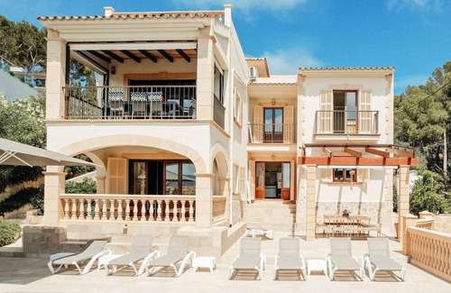 Cala Lliteres House | Villa Xapala. A holiday home in the typical Mallorcan style. Garden, pool.