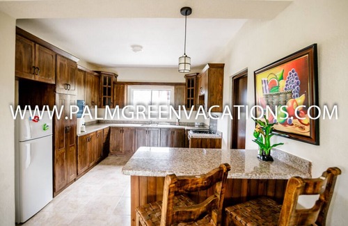 Jarabacoa Villa | VILLA YELLOW DOOR PRIVATE BBQ AND POOL ACCESS