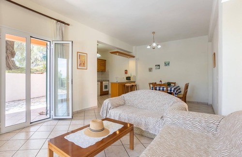 Petaleia Villa | Villa Youla - Three Bedroom Villa, Sleeps 6
