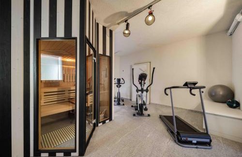 Hergiswil Apartment | Villa Ysara, Pool Villa with lake Lucerne View
