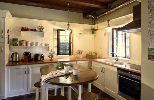 Zagorohoria House | VILLA ZAGORI / THE RED HOUSE