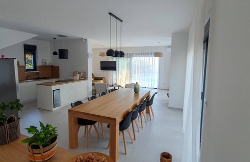 Lun Villa | Villa Zahara - Four Bedroom Villa, Sleeps 8