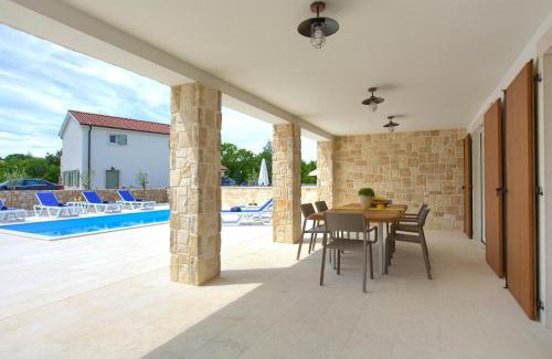 Rasopasno Villa | Villa Zala
