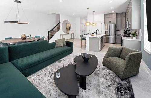 Florida Center House | Villa Zen | Cozy New Home w/Huge LR/DR, Candy Themed BR & PVT Pool - Near Parks