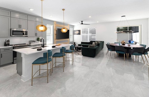Florida Center House | Villa Zen | Cozy New Home w/Huge LR/DR, Candy Themed BR & PVT Pool - Near Parks