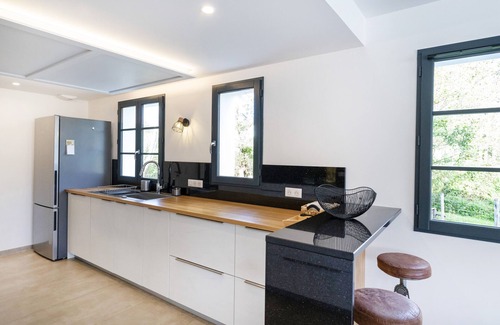 Sare Villa | Villa 'Zeruko Izarra, Grand Standing' with Mountain View, Wi-Fi and Air Conditioning