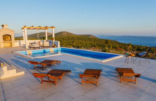 Seget Villa | Villa Zlatno Sunce in the hills near Trogir