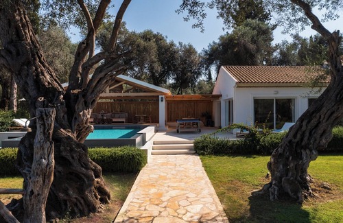 Molos Villa | Villa Zo - Four Bedroom Villa, Sleeps 8