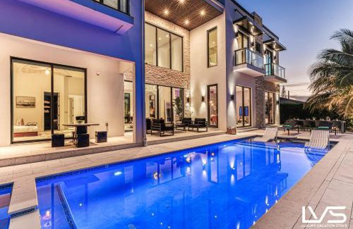 East Fort Lauderdale House | Villabella Luxe 100ft Waterfront Villa With 6bedrooms65bathrooms 5 Minute To Beach Chefaposs Kitchen Heated Poolhot Tub Outdoor Bbq Kitchen Sonos